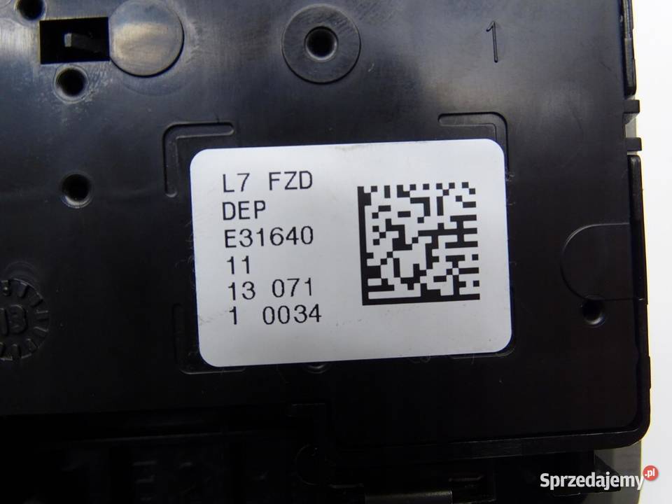 LAMPKA PODSUFITKI OŚWIETLENIE KABINY BMW F30 F31