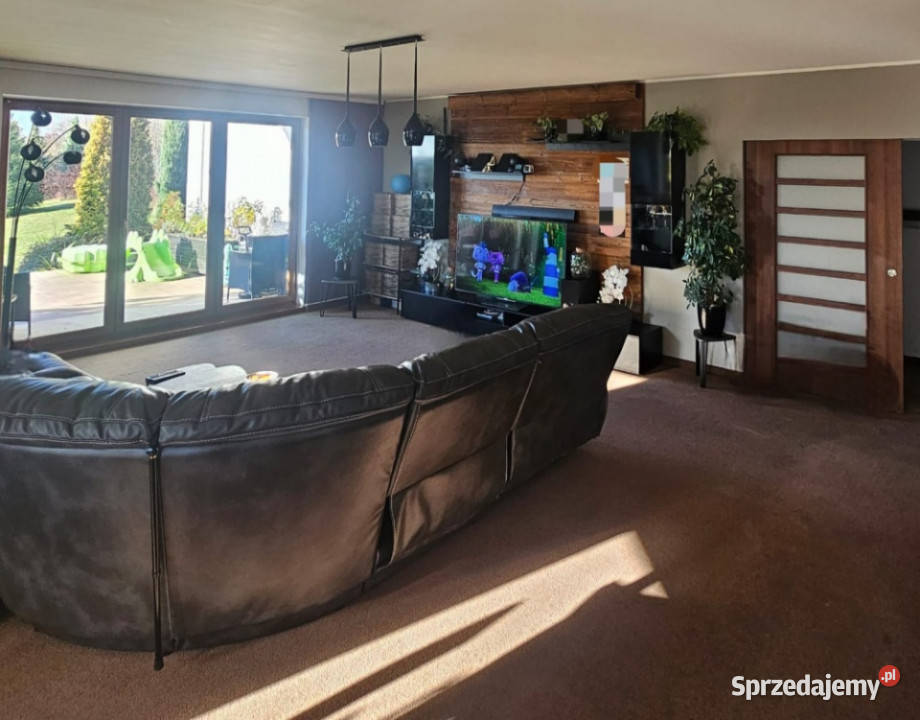 Komfortowy dom na wzgórzu z dużą działką i utwardzona