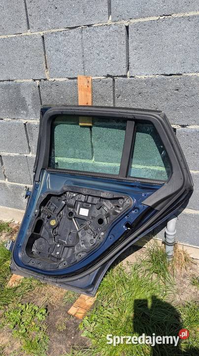 Mercedes w205 drzwi prawe tylne 890