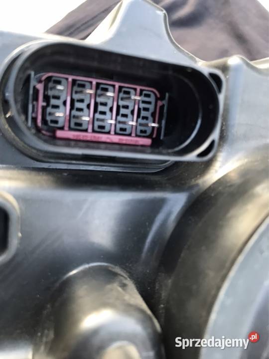 Lampa reflektor prawy VW Polo 9N Hella oryginał osobowe