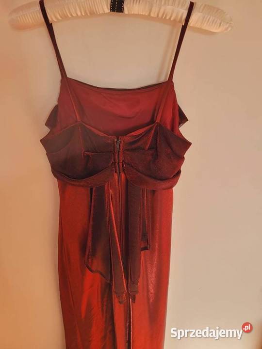 Długa suknia satynowa Koło