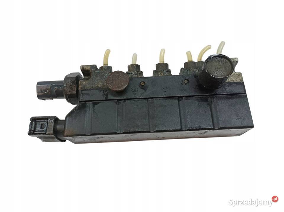 ROZDZIELACZ ZAWIESZENIA AIRMATIC 2203200258 Rok produkcji 2002 sprzedam