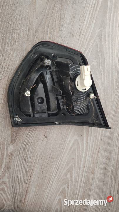 Lewa tylna lampa w klapę Citroen c 4Picasso lift Wiórek
