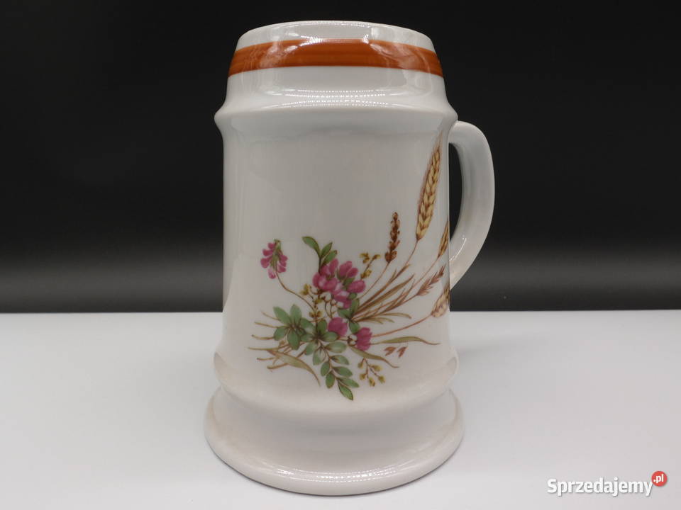 Ceramiczny kufel ozdobiony motywem kwiatów i Raszków