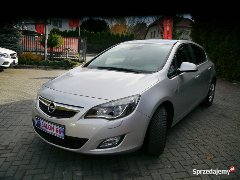 Opel Astra 14t Xenon Stan b 100bezwypadkowy z światła LED śląskie
