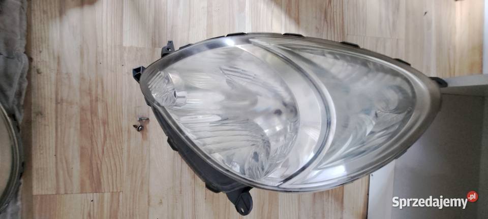 lampy do Toyota Yaris Verso z roku 2003 osobowe kujawsko-pomorskie Toruń