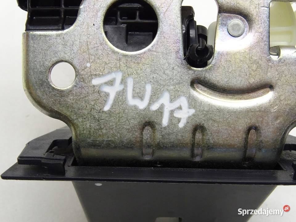 ZAMEK KLAPY BAGAŻNIKA TYŁ 5E0827505 SEAT TOLEDO