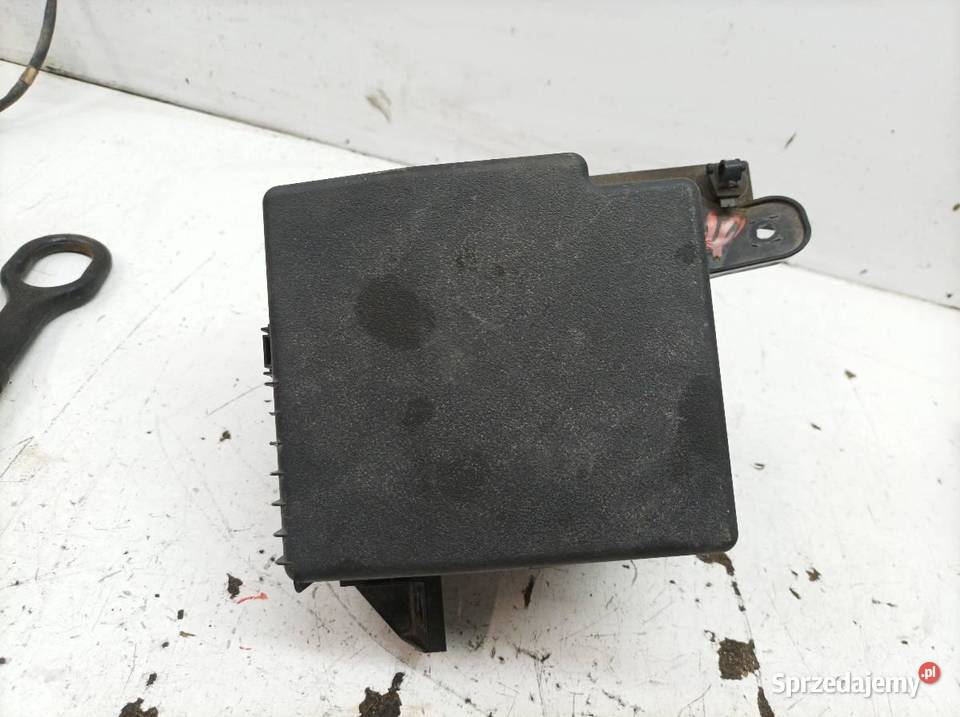 SKRZYNKA BEZPIECZNIKÓW 12 B 80 Mitsubishi Space sprzedam