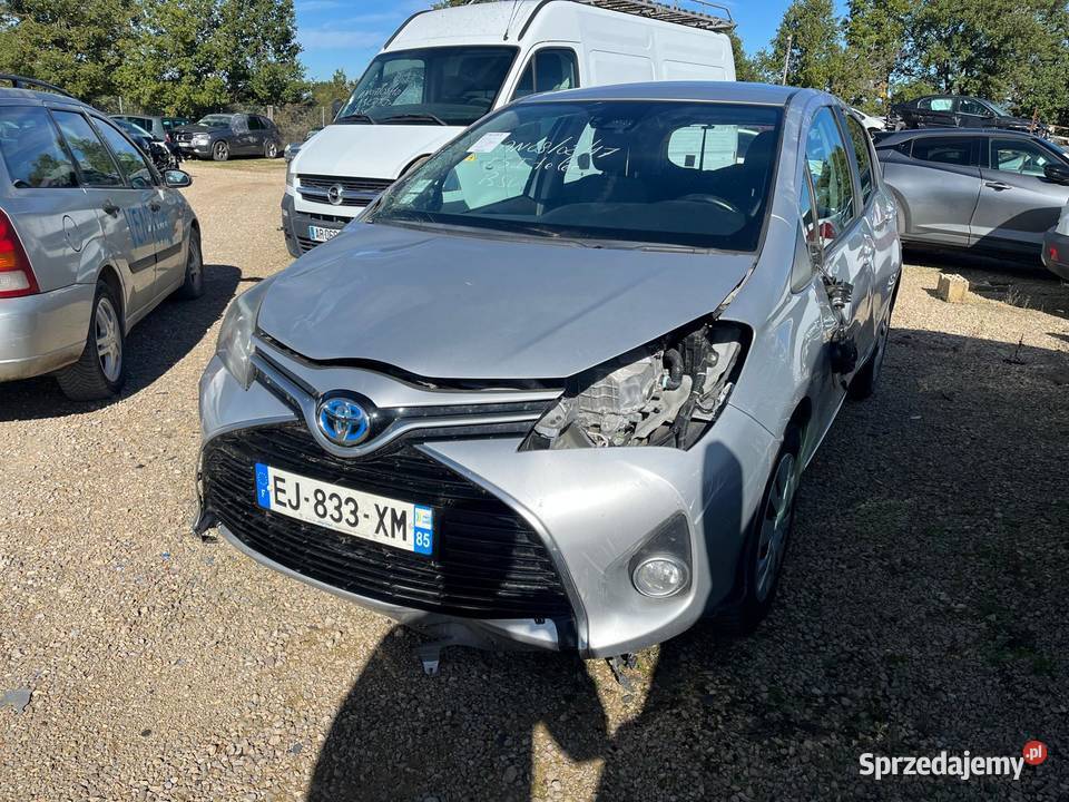 TOYOTA Yaris 15 100H eCVT Business EJ833 Kielce