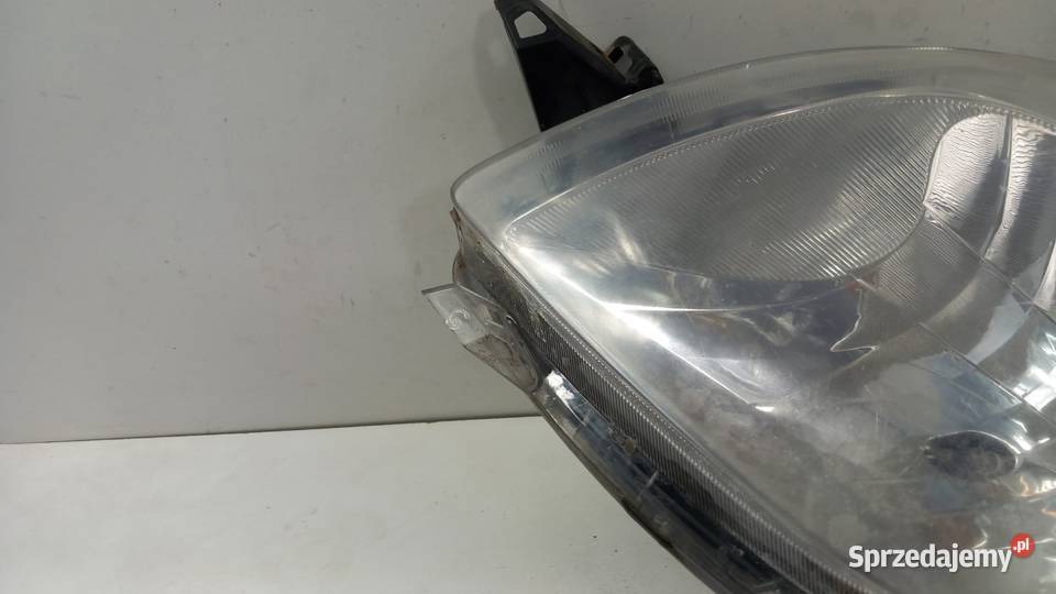 TOYOTA YARIS II LAMPA PRZÓD PRAWA EUROPA osobowe wielkopolskie Zbierkowo
