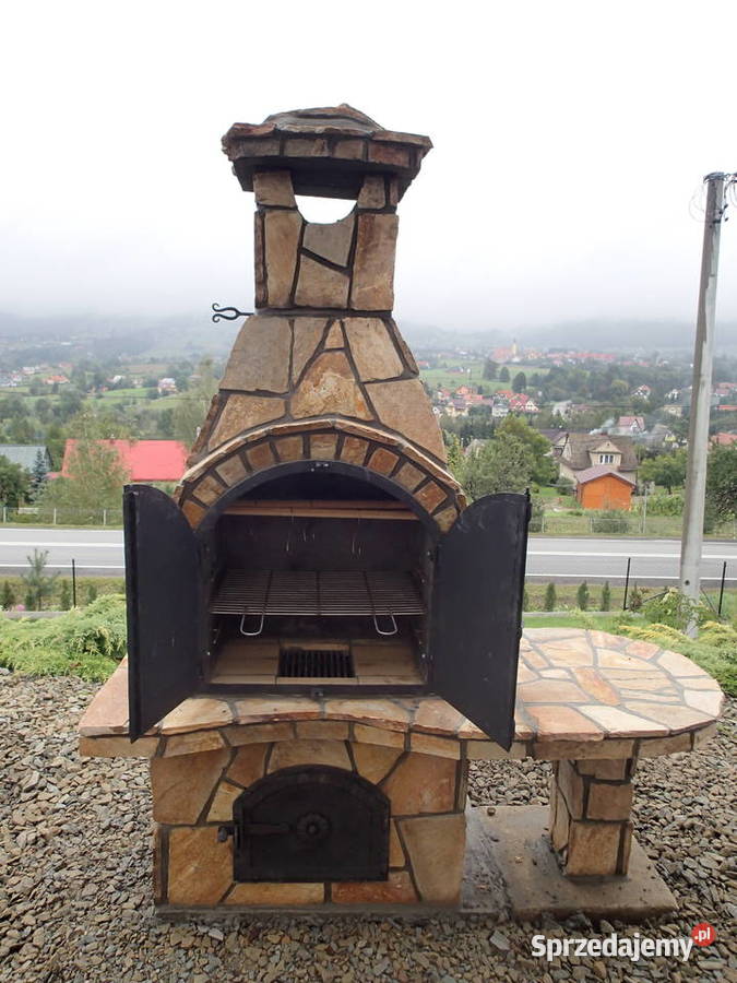 Grillowędzarnia z żółtego kamienia gnejsowego Lubień