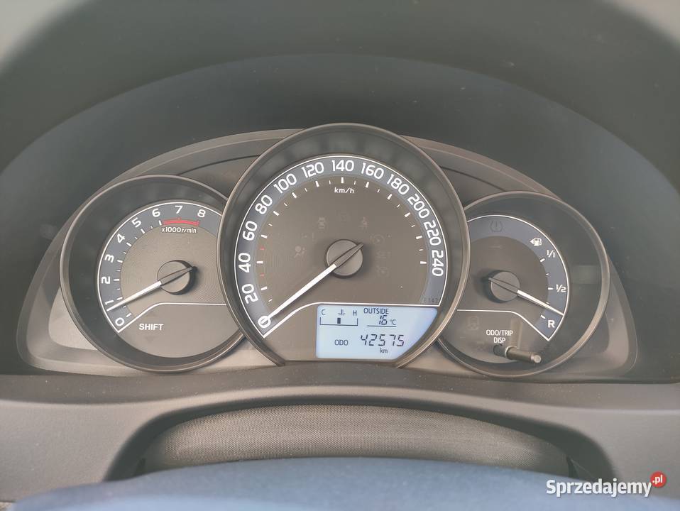 Syndyk sprzeda samochód osobowy Toyota Auris 75 biały świętokrzyskie Kielce