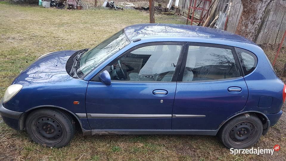 Daihatsu Sirion 10 B G 3letnia sekwencja klima Silniki i osprzęt Radom sprzedam