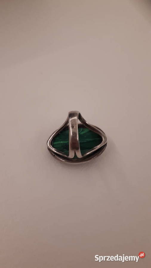 pierścionek srebrny z zielonym oczkiem srebro mazowieckie