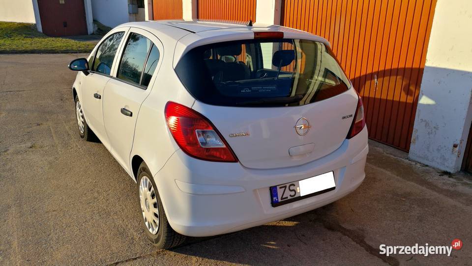 Opel Corsa 2011 5drzwi Garażowany manualna