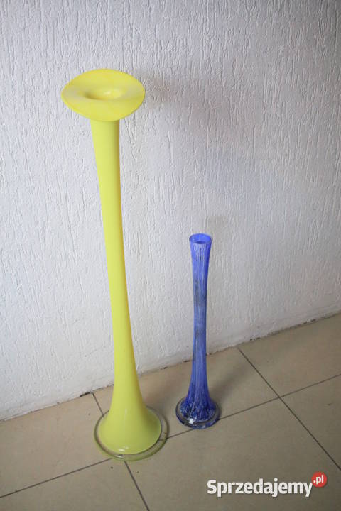 Dwa wysokie wazony Góra