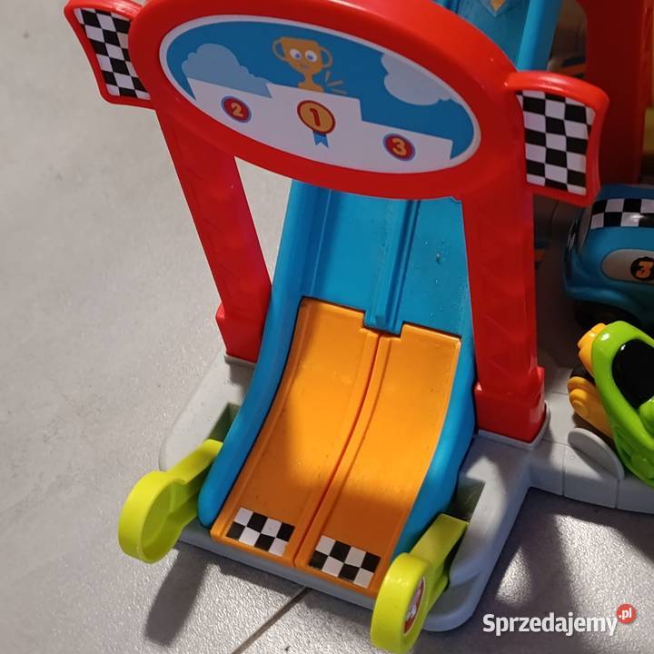 zabawkowy tor samochodowy z serii Smoby Vroom Poznań