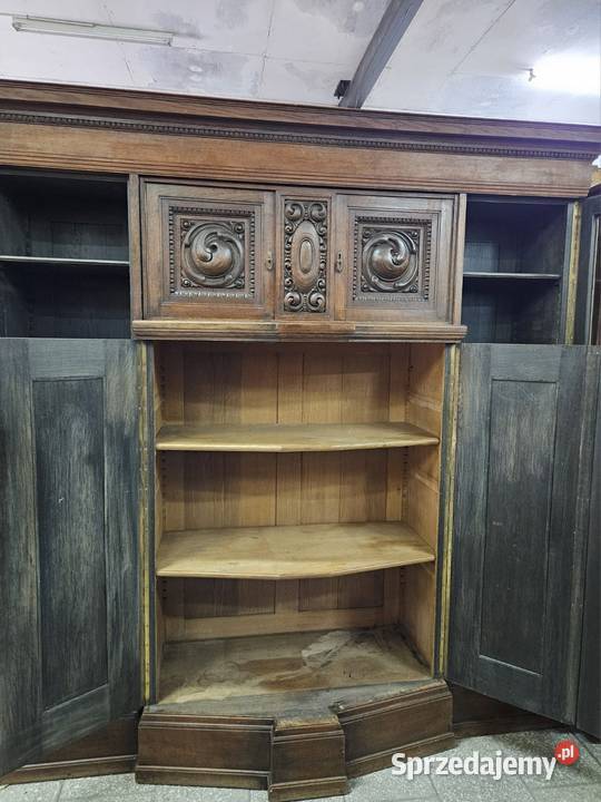 Stary kredens z Francji