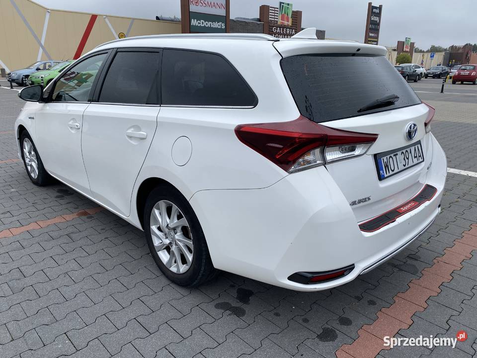 toyota Auris hybryda LPG 2018 kombi automatyczna Łomianki Dolne