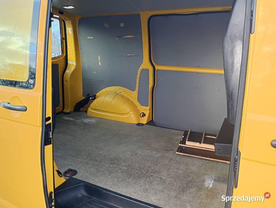 VW Transporter T5 19 TDI przebieg 83000 Rok produkcji 2014 Halinówka