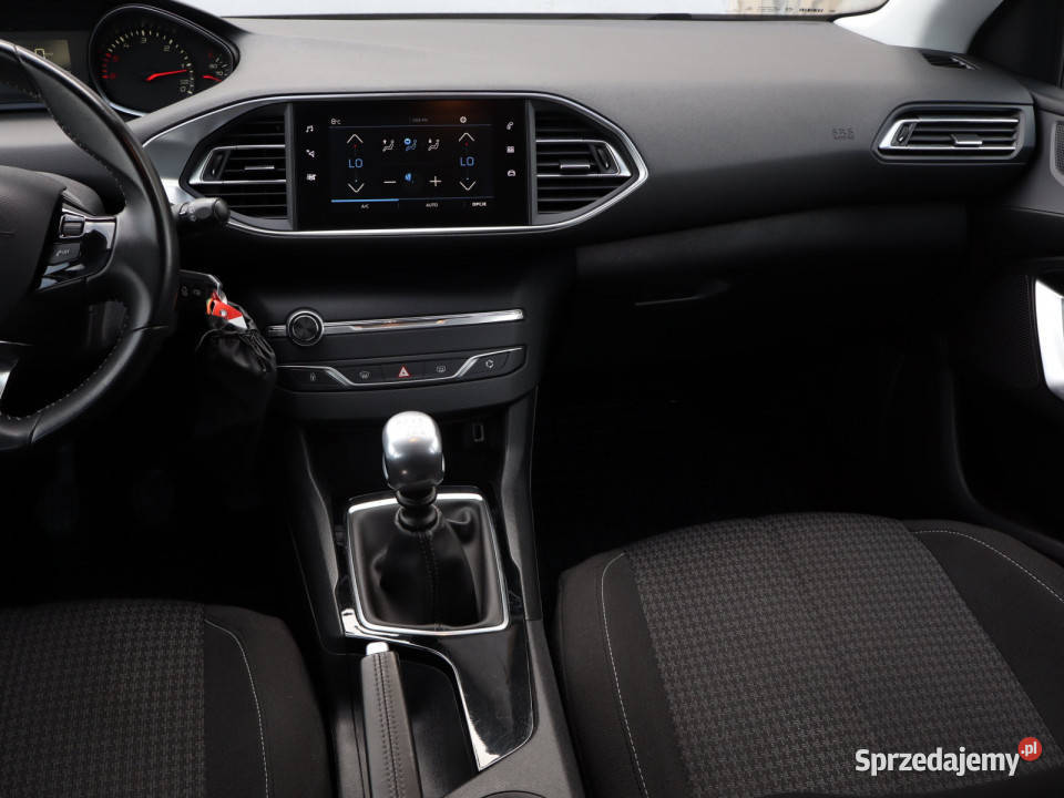 Peugeot 308 15 BlueHDi wielofunkcyjna kierownica dolnośląskie Bielany Wrocławskie
