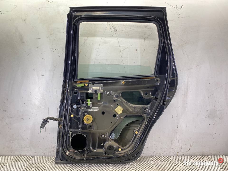 DRZWI PRAWY TYŁ DACIA DUSTER Hatchback 1018 osobowe Drzwi podkarpackie