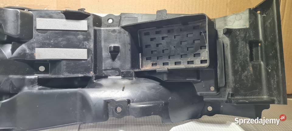 Suzuki GSR 600 nadkole plastik