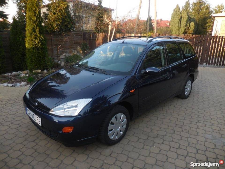 Ford Focus KOMBI 100 benz 16 BEZWYPADKOWY zero manualna