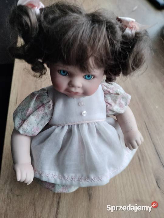 Stara lalka porcelanowa klęcząca vintage