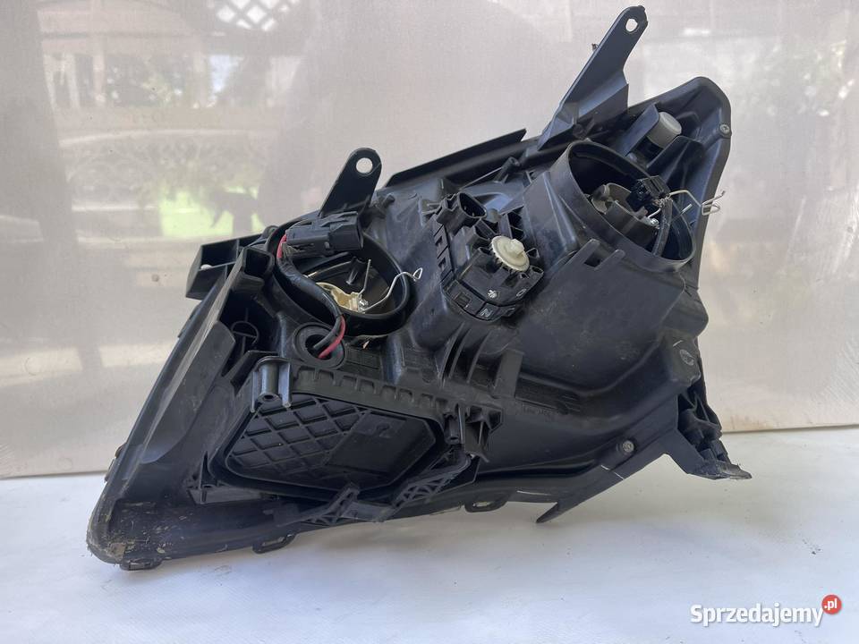 TOYOTA AVENSIS T25 LIFT PRAWA LAMPA PRZÓD prawe