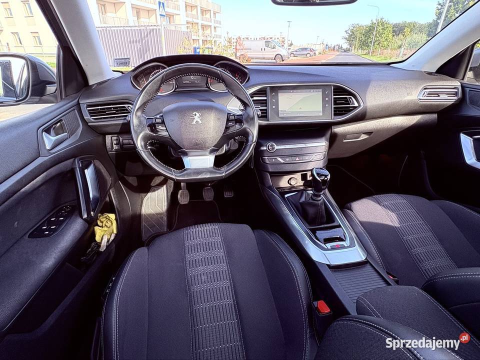 Peugeot 308 Hatchback 15 bHdi Full Led Navi manualna Września