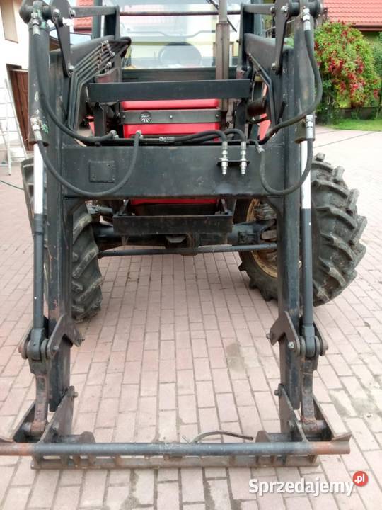 Ciągnik z ładowaczem