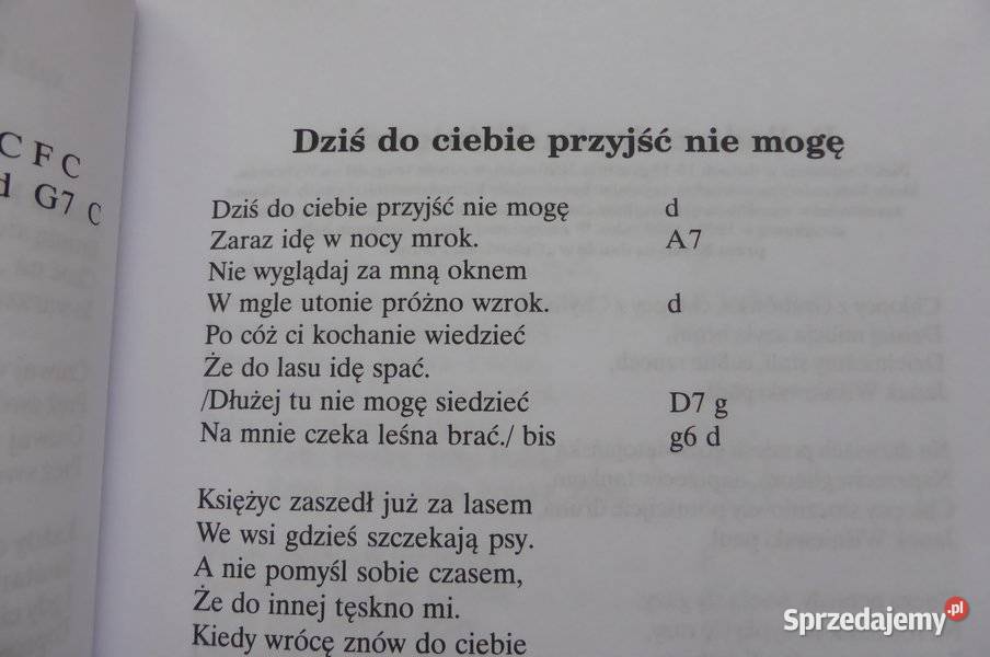 Śpiewnik z chwytami na gitarę ponad 200 utworów Głuchołazy