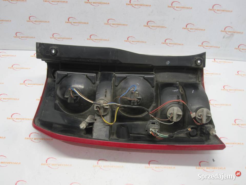 LAND ROVER DISCOVERY 08r lampa prawa tył V243