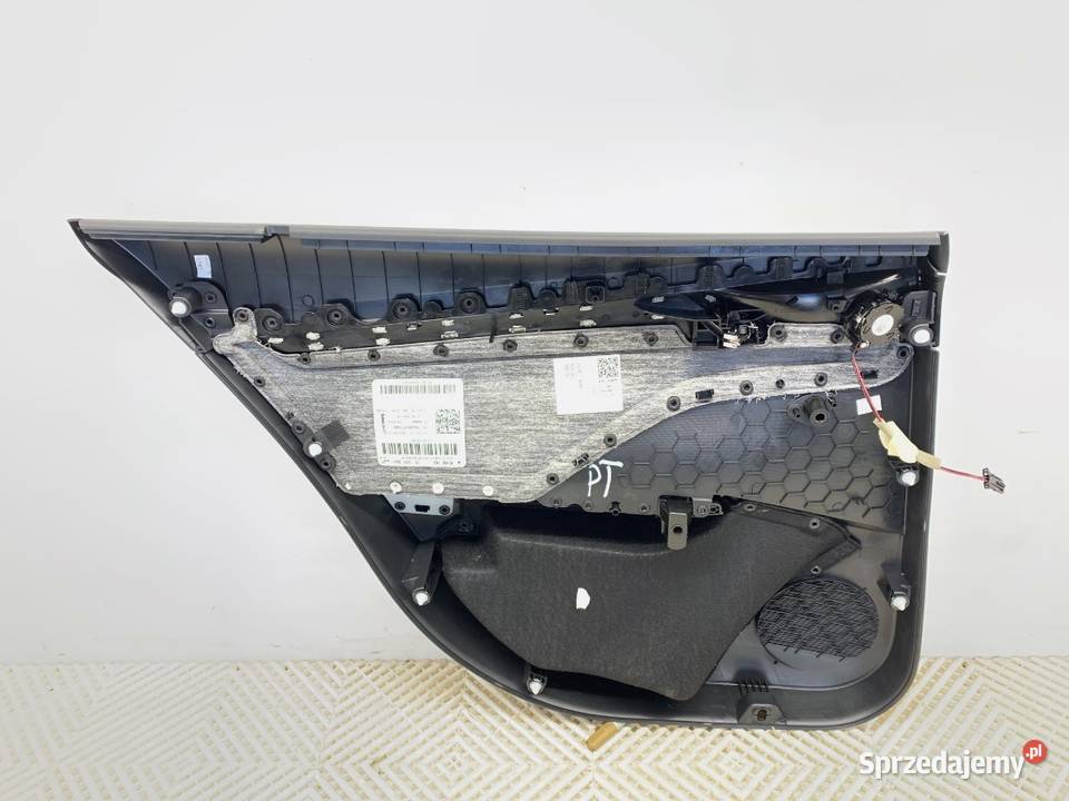 BOCZEK DRZWI PRAWY TYŁ SKODA OCTAVIA IV Kombi