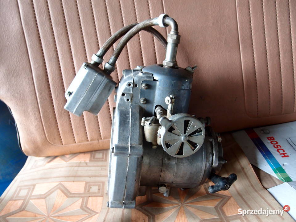 Mały radziecki silnik spalinowy Produkcja PRL Łódź