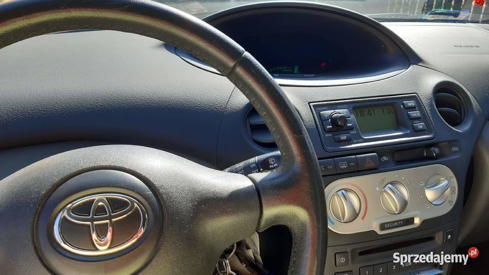 Toyota YARIS nieuszkodzony Kleszczele sprzedam