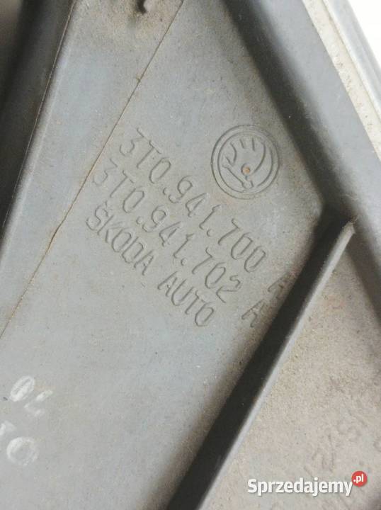 HALOGEN PRAWY PRZÓD EU 3T0941700A Skoda Superb