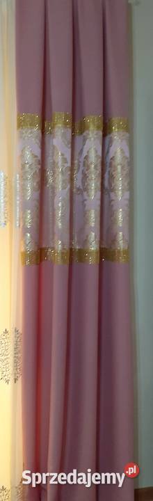 Zasłony pudrowy róż ze złotym ornamentem Mława