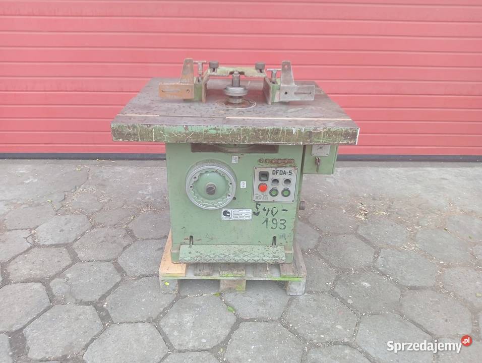 Frezarka dolnowrzecionowa z wózkiem Gomad sprzedam