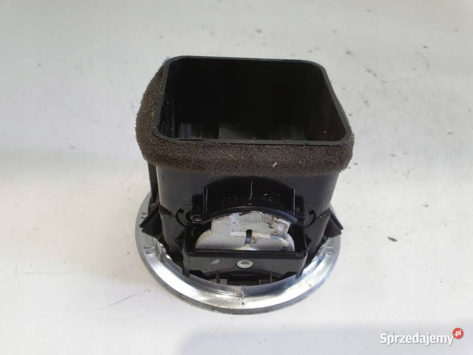 Opel Corsa D PRAWA PRZEDNIA KRATKA NAWIEWU Przód Chełm