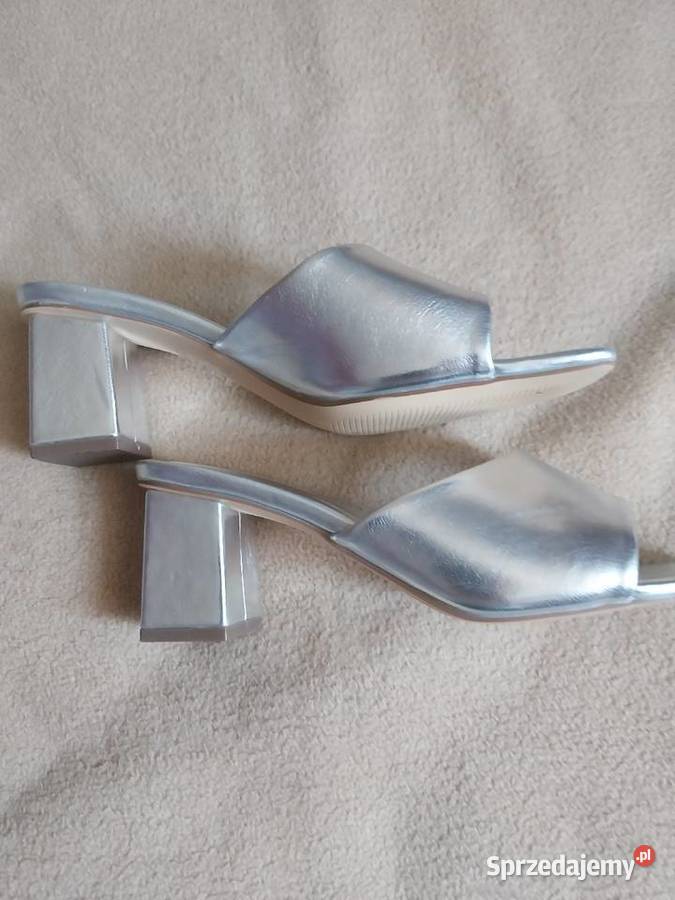 Srebrne nowe klapki 24.5cm