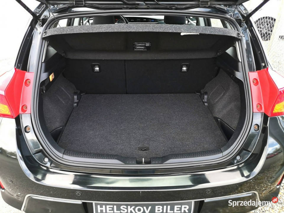 Toyota Auris II 2012 Sadlno