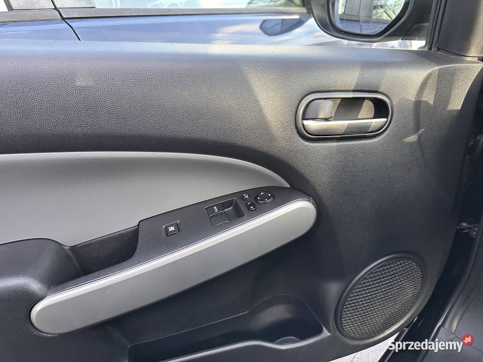 Mazda 2 małe ekonomiczne autko Benz 13 1300cm3