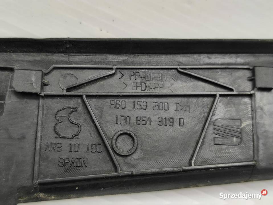 LISTWA SZYBU CZOŁOWEJ LEWA SEAT LEON II 18 TSI