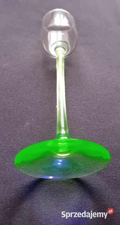 Secesyjny kieliszek do likieru na uranowej nóżce wielkopolskie Koźminek