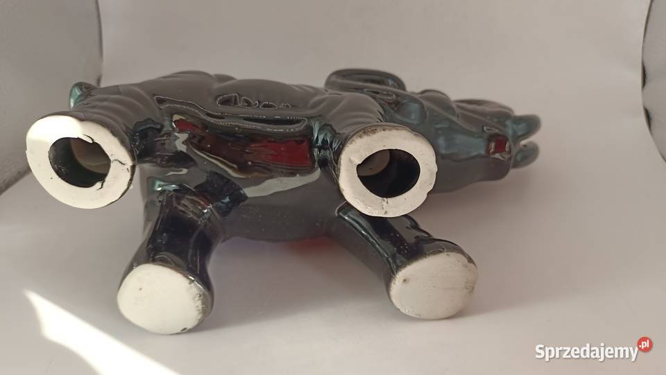 Duży czarny słoń z trąbą do góry i krocząca Zamość sprzedam