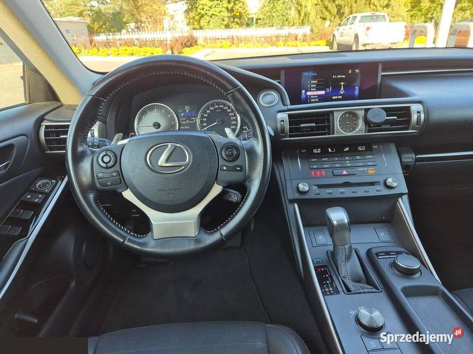Lexus IS 200t Elegance 20 Benzyna 245 2016r Sedan / Limuzyna sprzedam