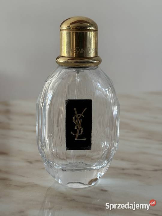 Flakony damskich perfumach