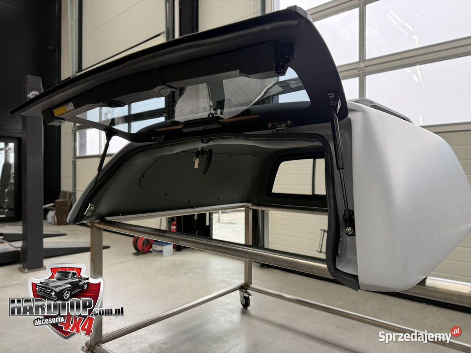 Zabudowa paki Hardtop Toyota Hilux 2015 Revo Rok produkcji 2015 Pasłęk